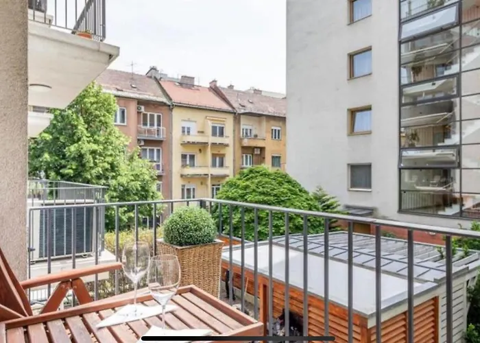 Buda Gem Apartment With Parking